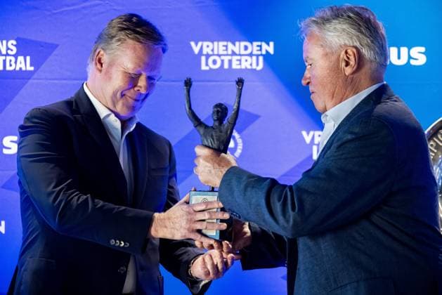 UTRECHT - Ronald Koeman will receive an Eredivisie Oeuvre Award from the hands of Guus Hiddink. This makes the former professional footballer and current national team, Nationalteam coach the fifth winner of the award. With the award, individuals with a great value for Dutch soccer are put in the spotlight in a special way. ANP ROB ENGELAAR xVIxANPxSportx xxANPxIVx 532975384 originalFilename: 532975384.jpg