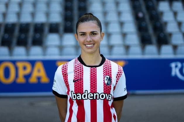 SC Freiburg Women, Media Day, 07 08 2025 Leela Egli SC Freiburg, 20 SC Freiburg Women, Media Day, Dreisamstadion, 07 08 2025 DFB DFL REGULATIONS PROHIBIT ANY USE OF PHOTOGRAPHS AS IMAGE SEQUENCES AND OR QUASI VIDEO Copyright: xBEAUTIFULxSPORTS Boscox