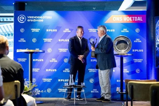 UTRECHT - Ronald Koeman will receive an Eredivisie Oeuvre Award from the hands of Guus Hiddink. This makes the former professional footballer and current national team, Nationalteam coach the fifth winner of the award. With the award, individuals with a great value for Dutch soccer are put in the spotlight in a special way. ANP ROB ENGELAAR xVIxANPxSportx xxANPxIVx 532975411 originalFilename: 532975411.jpg