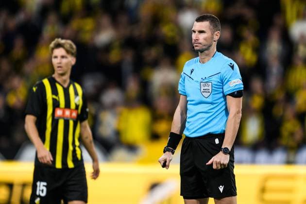 250807 Referee Georgi Kabakov during the UEFA Champions League qualifier football match between Häcken and Brann on August 7, 2025 in Göteborg Photo Carl Sandin BILDBYRAN code CS CS0748 fotboll football soccer fotball uefa europa league europa league häcken brann bbeng  Copyright: CARLxSANDIN BB250807CS039