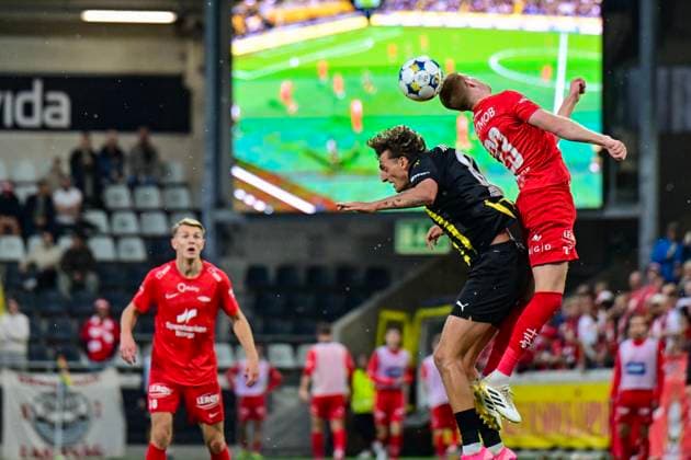 GOTHENBURG, SWEDEN 20250807 Häckens Silas Andersen in a header with Branns Thore Pedersen, while Branns Emil Kornvig looks on, during Thursdays Europa League third qualifying round soccer match between Swedens BK Häcken and Norways SK Brann, match 1 of 2 at Bravida Arena in Gothenburg, Sweden, August 7, 2025 GOTHENBURG SWEDEN x9200x  Copyright: xHannaxBrunlöf TTx EUROPA LEAGUE KVAL HÄCKEN-BRANN