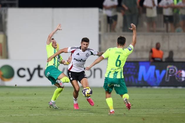 LARNAKA 07.08.2025 PIERWSZY MECZ III RUNDA ELIMINACYJNA LIGA EUROPY SEZON 2025 26: AEK LARNAKA - LEGIA WARSZAWA --- UEFA EUROPA LEAGUE THIRD QUALIFYING ROUND FIRST MATCH: AEK LARNACA - LEGIA WARSAW YERSON CHACON PAWEL WSZOLEK JIMMY SUAREZ FOT. PIOTR KUCZA FOTOPYK NEWSPIX.PL --- newspix.pl POLAND OUT! 