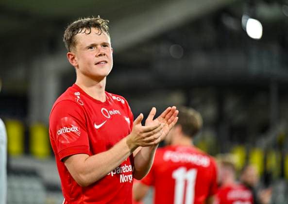 GOTHENBURG, SWEDEN 20250807 Brann s Eggert Aron GuÃ°mundsson celebrates after the victory in Thursday s Uefa Europa League third qualifying round soccer match between Sweden s BK Häcken and Norway s SK Brann, match 1 of 2 at Bravida Arena in Gothenburg, Sweden, August 7, 2025 GÖTEBORG SWEDEN x9200x  Copyright: xHannaxBrunlöf TTx QUALIFYING EUROPA LEAGUE HÄCKEN-BRANN