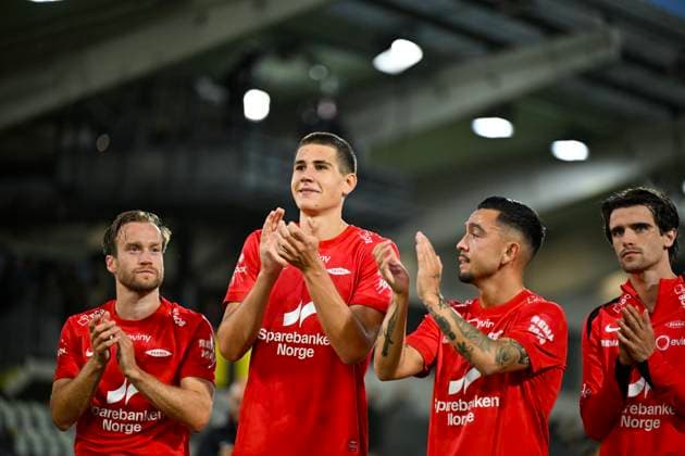 GOTHENBURG, SWEDEN 20250807 Brann s players celebrate the victory after Thursday s Uefa Europa League third qualifying round soccer match between Sweden s BK Häcken and Norway s SK Brann, match 1 of 2 at Bravida Arena in Gothenburg, Sweden, August 7, 2025 GÖTEBORG SWEDEN x9200x  Copyright: xHannaxBrunlöf TTx QUALIFYING EUROPA LEAGUE HÄCKEN-BRANN