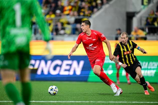 GOTHENBURG, SWEDEN 20250807 Brann s Eivind Helland is chased by Häckens Isak Brusberg during Thursday s Uefa Europa League third qualifying round soccer match between Sweden s BK Häcken and Norway s SK Brann, match 1 of 2 at Bravida Arena in Gothenburg, Sweden, August 7, 2025 GÖTEBORG SWEDEN x9200x  Copyright: xHannaxBrunlöf TTx QUALIFYING EUROPA LEAGUE HÄCKEN-BRANN