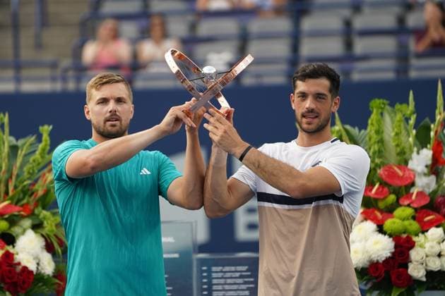 ATP, Tennis Herren Masters 1000 National Bank Open Toronto Presented by Rogers 2025 - Final Julian Cash and Lloyd Glasspool of Great Britain with the winners throphy during the Men s Doubles Final match against Joe Salisbury and Neal Skupski of Great Britain during the Men s Doubles Final match of the ATP Masters 1000 National Bank Open at Sobeys Stadium. on August 7, 2025 in Toronto, Canada. (Photo by Leonardo Ramirez Eyepix Group) Copyright: xLeonardoxRamirezx xEyepixxGroupx LR-06082025-06959