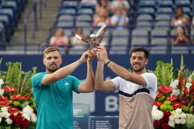 ATP, Tennis Herren Masters 1000 National Bank Open Toronto Presented by Rogers 2025 - Final Julian Cash and Lloyd Glasspool of Great Britain with the winners throphy during the Men s Doubles Final match against Joe Salisbury and Neal Skupski of Great Britain during the Men s Doubles Final match of the ATP Masters 1000 National Bank Open at Sobeys Stadium. on August 7, 2025 in Toronto, Canada. (Photo by Leonardo Ramirez Eyepix Group) Copyright: xLeonardoxRamirezx xEyepixxGroupx LR-06082025-06972
