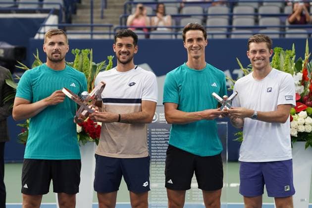 ATP, Tennis Herren Masters 1000 National Bank Open Toronto Presented by Rogers 2025 - Final Julian Cash and Lloyd Glasspool of Great Britain and Joe Salisbury and Neal Skupski with their throphies during the Men s Doubles Final match during the Men s Doubles Final match of the ATP Masters 1000 National Bank Open at Sobeys Stadium. on August 7, 2025 in Toronto, Canada. (Photo by Leonardo Ramirez Eyepix Group) Copyright: xLeonardoxRamirezx xEyepixxGroupx LR-06082025-06988