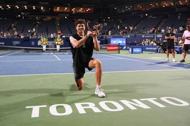 National Bank Open 2025 - Men’s Singles Final TORONTO, CANADA - AUGUST 7 : Ben Shelton of the United States celebrates with the trophy after winning the men’s singles final against Karen Khachanov on day thirteen of the 2025 National Bank Open in Toronto, Ontario, Canada on August 7, 2025. Mert Alper Dervis Anadolu Ontario Canada. Editorial use only. Please get in touch for any other usage.  Copyright: x2025xAnadoluxMertxAlperxDervisx