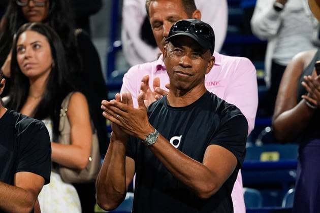 National Bank Open 2025 - Men’s Singles Final TORONTO, CANADA - AUGUST 7 : Ben Shelton s father Bryan Shelton gestures during the trophy ceremony after the men’s singles final against Karen Khachanov on day thirteen of the 2025 National Bank Open in Toronto, Ontario, Canada on August 7, 2025. Mert Alper Dervis Anadolu Ontario Canada. Editorial use only. Please get in touch for any other usage.  Copyright: x2025xAnadoluxMertxAlperxDervisx