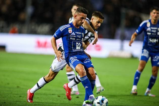 August 7, 2025, Thessaloniki, Greece: Wolfsberger Donis Avdijaj Front and PAOK s Giannis Konstantelias Back fight for the ball during a Europa League 3rd Qualifying Round game between PAOK FC and Wolfsberger AC. Thessaloniki Greece - ZUMAp191 20250807_zap_p191_019 Copyright: xGiannisxPapanikosx Thessaloniki Greece - ZUMA0829 0829569128st Copyright: xIMAGO GiannisxPapanikosx