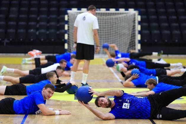 HANDBALL - HBL, Kiel, training camp GRAZ,AUSTRIA,08.AUG.25 - HANDBALL - HBL Handball-Bundesliga, THW Kiel, training. Image shows the team of Kiel with Lukas Laube and Veron Nacinovic (Kiel).  GEPAxpictures xMarioxBuehner-Weinrauch