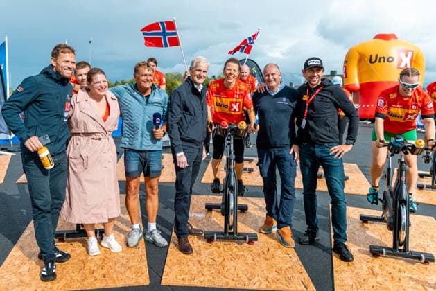 Prime Minister Jonas Gahr Store at Arctic Race Harstad 20250808 Prime Minister Jonas Gahr Store on the roof of Rema 1000 Harstad with Uno X Store opened the 12th edition of the Arctic Race in Borkenes on Thursday together with the Minister of Agriculture and Fisheries Cecilie Myrseth and the county mayors of Northern Norway The cycling race starts in Borkenes and ends in Harstad Photo Amanda Pedersen Giske NTB Harstad Norway EDITORIAL USE ONLY RESTRICTED USE FOR BETTING COMPANIES  Copyright: xAmandaxPedersenxGiskex xNTBx