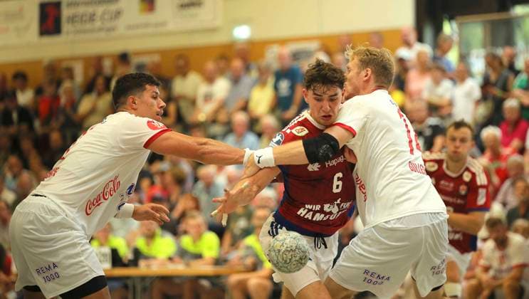 Photo Elias KOFLER HSV against Magnus GULLERUD Kolstad and Aksel HALD Kolstad , left Handball Men international, pre-season preparation at the Heide Cup in Schneverdingen on Fri 08 08 2025 HSV Handball Kolstad IL