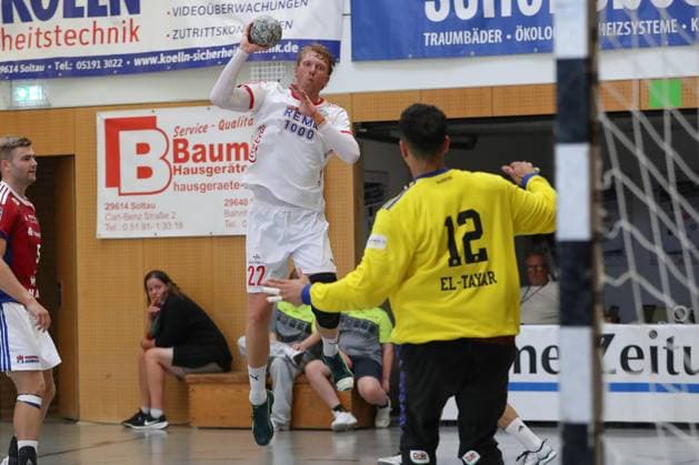 08 08 2025, xgox, Handball Heide Cup, Handball Sport Verein Hamburg Kolstad Handbold emspor, v l Simon Jeppsson Kolstad, 22 throws goal, Torschuetze, erzielt Tor, Treffer, scores the goal Schneverdingen