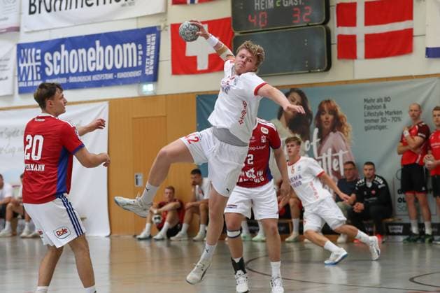 08 08 2025, xgox, Handball Heide Cup, Handball Sport Verein Hamburg Kolstad Handbold emspor, v l Martin Hernes Hovde Kolstad, 42 throws goal, Torschuetze, erzielt Tor, Treffer, scores the goal Schneverdingen