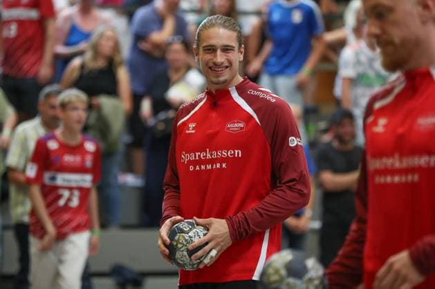 08 08 2025, xgox, Handball Heide Cup, TSV Hannover Burgdorf Aalborg Handbold emspor, v l Juri Knorr Aalborg, 21 Schneverdingen