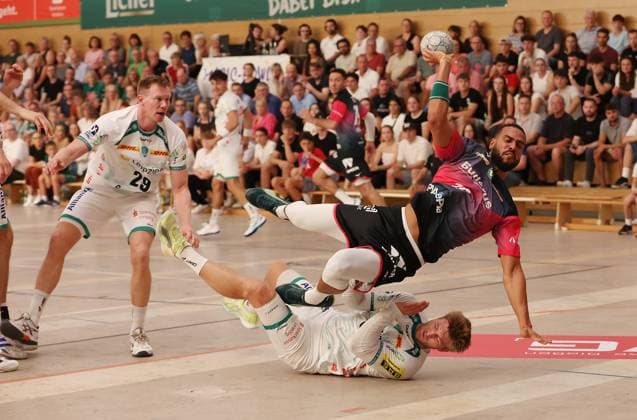 08 08 2025, xovx, Handball Lindencup 2025, HSG Wetzlar SC DHfK Leipzig v l Adam Lönn SC DHfK Leipzig , Philipp Ahouansou HSG Wetzlar , Franz Semper SC DHfK Leipzig Linden Stadthalle Hessen Germany EN
