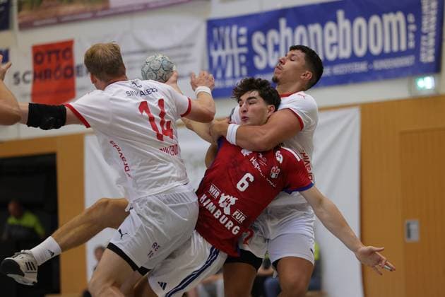 IHC 2025 HSV Hamburg vs Kolstad IL 08 08 25 Casper Ulrich Mortensen Nr 06, Hamburger Sport Verein Hamburg , Benedikt Óskarsson Nr 09, Kolstad IL , Magnus Gullerud Nr 14, Kolstad IL IHC 2025 HSV Hamburg vs Kolstad IL, KGS Sporthalle on 08 08 25 Copyright: xBEAUTIFULxSPORTS MarioxM.xKobergx