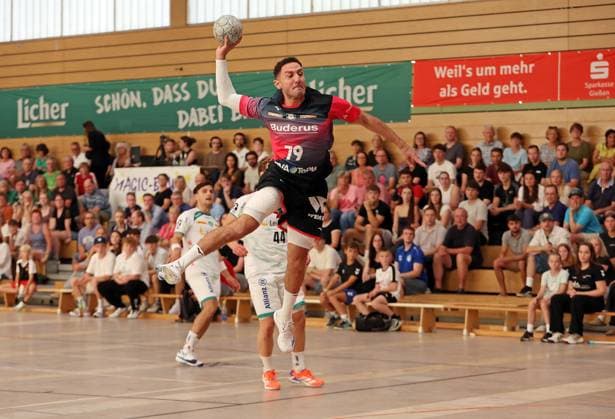 08 08 2025, xovx, Handball Lindencup 2025, HSG Wetzlar SC DHfK Leipzig v l Lucas Krzikalla SC DHfK Leipzig , Blair Hinriksson SC DHfK Leipzig , Ahmet Nafea HSG Wetzlar Linden Stadthalle Hessen Germany EN