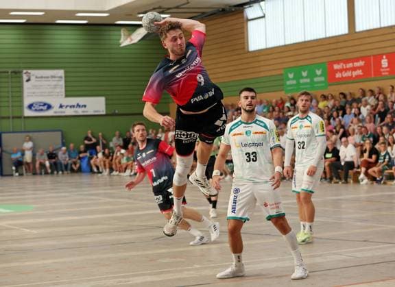 08 08 2025, xovx, Handball Lindencup 2025, HSG Wetzlar SC DHfK Leipzig f l Dominik Mappes HSG Wetzlar , Niklas Theiß HSG Wetzlar , Luka Rogan SC DHfK Leipzig , Franz Semper SC DHfK Leipzig Linden Stadthalle Hessen Germany EN