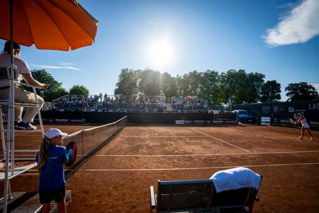 TENNIS - WTA, Tennis Damen Ladies Open Amstetten AMSTETTEN,AUSTRIA,08.AUG.25 - TENNIS - ITF World Tennis Tour, Ladies Open Amstetten. Image shows an overview of center court while Lisa Zaar (SWE) is playing Sinja Kraus (AUT).  GEPAxpictures xKevinxHackner