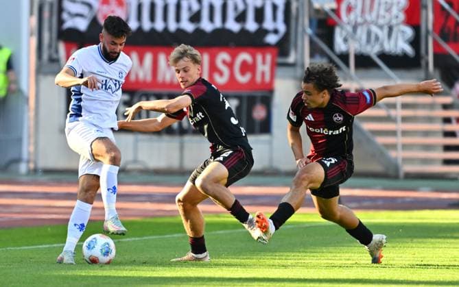 08 08 2025 Soccer Season 2025 2026 2 Soccer Bundesliga 02 Matchday 1 FC Nürnberg FCN Club SV Darmstadt 98 SVD Lilien Sportfoto Zink xwoxzix DFL regulations prohibit any use of photographs as image sequences and or quasi video only for editorial use Marco Richter 23, SV Darmstadt 98 D98 SV98 Tim Janisch 32, 1 FC Nürnberg FCN Rafael Lubach 18, 1 FC Nürnberg FCN
