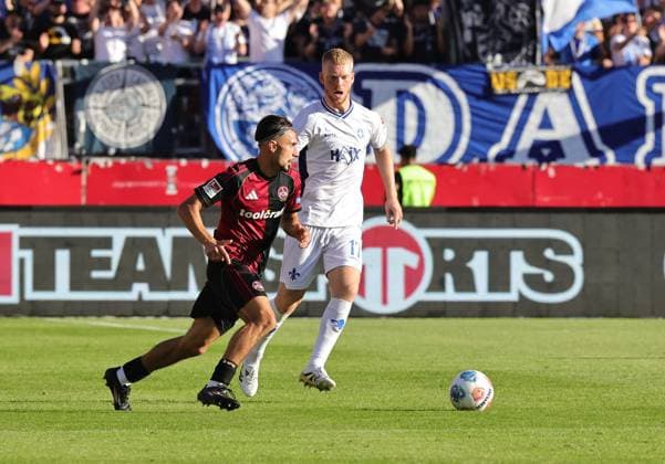 08 08 2025 Soccer Season 2025 2026 2 Soccer Bundesliga 02 Matchday 1 FC Nürnberg FCN Club SV Darmstadt 98 SVD Lilien Sportfoto Zink DaMa xdaxmax DFL regulations prohibit any use of photographs as image sequences and or quasi video only for editorial use Berkay Yilmaz 21, 1 FC Nürnberg FCN Kai Klefisch 17, SV Darmstadt 98 D98 SV98