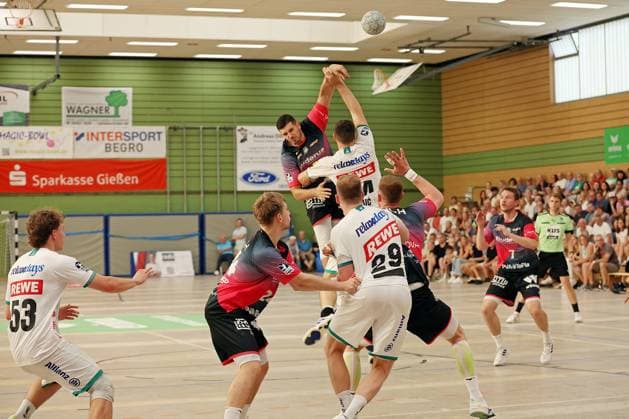08 08 2025, xovx, Handball Lindencup 2025, HSG Wetzlar SC DHfK Leipzig v l lLuka Rogan SC DHfK Leipzig , Tizian Weimer HSG Wetzlar , Stefan Cavor HSG Wetzlar , Adam Lönn SC DHfK Leipzig , Marko Mamic SC DHfK Leipzig , Nikola Grahovac HSG Wetzlar , Dominik Mappes HSG Wetzlar Linden Stadthalle Hessen Germany EN