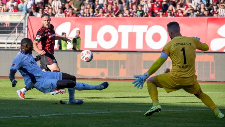 08 08 2025 Soccer Season 2025 2026 2 Soccer Bundesliga 02 Matchday 1 FC Nürnberg FCN Club SV Darmstadt 98 SVD Lilien Sportfoto Zink xwoxzix DFL regulations prohibit any use of photographs as image sequences and or quasi video only for editorial use Artem Stepanov 11, 1 FC Nürnberg FCN Patric Pfeiffer 6, SV Darmstadt 98 D98 SV98 Marcel Schuhen 1, SV Darmstadt 98 D98 SV98