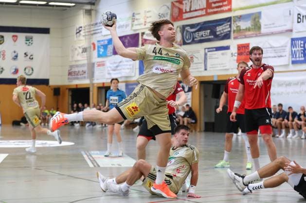 08 08 2025, xgox, Handball Heide Cup, TSV Hannover Burgdorf Aalborg Handbold emspor, v l Thomas Alfred Solstad Hannover, 44 throws goal, Torschuetze, erzielt Tor, Treffer, scores the goal Schneverdingen