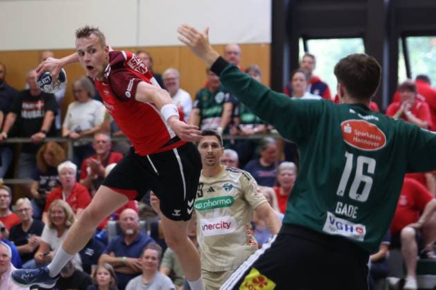 IHC 2025 TSV Hannover Burgdorf vs Aalborg Handbold 08 08 25 Buster Juul Nr 23, Aalborg Handbold vs Simon Gade Nr 16, TSV Hannover Burgdorf IHC 2025 TSV Hannover Burgdorf vs Aalborg Handbold, KGS Sporthalle on 08 08 25 Copyright: xBEAUTIFULxSPORTS MarioxM.xKobergx