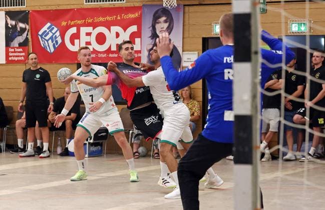 08 08 2025, xovx, Handball Lindencup 2025, HSG Wetzlar SC DHfK Leipzig v l Tomas Piroch SC DHfK Leipzig , Leonard Zaum HSG Wetzlar , Ahmed Khairi Nasralla SC DHfK Leipzig , Tomas Mrkva SC DHfK Leipzig Linden Stadthalle Hessen Germany EN