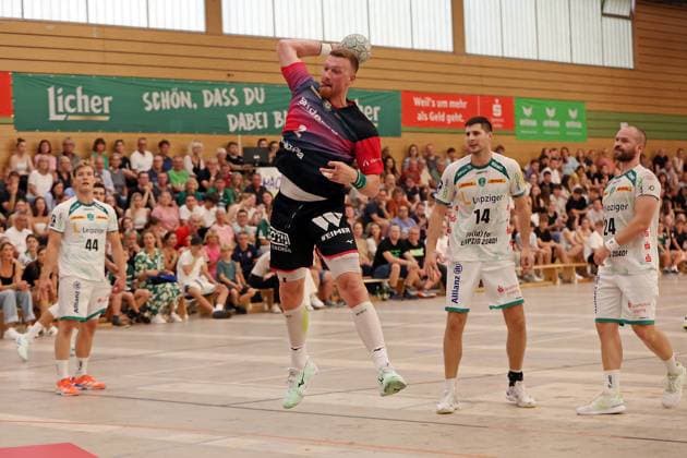 08 08 2025, xovx, Handball Lindencup 2025, HSG Wetzlar SC DHfK Leipzig v l Blair Hinriksson SC DHfK Leipzig , Nikola Grahovac HSG Wetzlar , Marko Mamic SC DHfK Leipzig , Moritz Preuss SC DHfK Leipzig Linden Stadthalle Hessen Germany EN