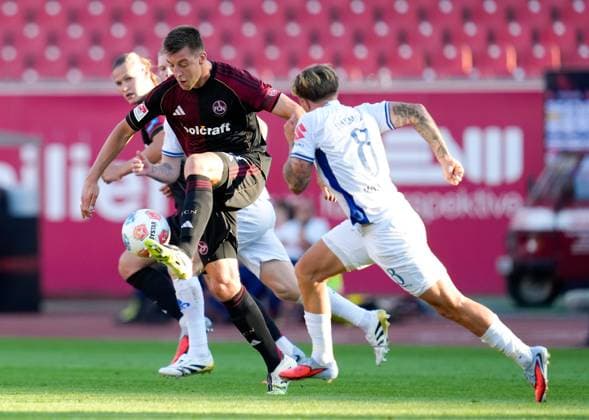 Robin Knoche 1 FC Nuernberg, 31 on the ball GER, 1 FC Nuernberg vs SV Darmstadt 98, Football, 2 Bundesliga, Matchday 2, Season 2025 2026, 08 08 2025 DFL REGULATIONS PROHIBIT ANY USE OF PHOTOGRAPHS AS IMAGE SEQUENCES AND OR QUASI VIDEO GER, 1 FC Nuernberg vs SV Darmstadt 98, Football, 2 Bundesliga, Matchday 2, Season 2025 2026, 08 08 2025 Nuernberg Copyright: xEibner-Pressefoto ScottxColemanx EP_SCN