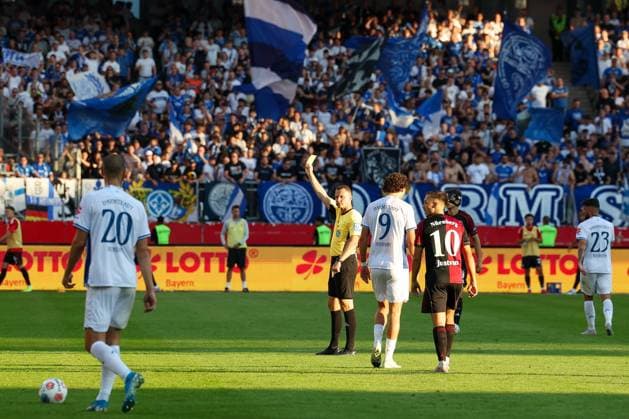 Referee Florian Lechner with yellow card for Tim Janisch 32 1FC Nuernberg not in picture , 1 FC Nuernberg vs SV Darmstadt 98, DFL, 2 Bundesliga, Saison 2025 2026, 2 Spieltag, Hinrunde, 08 08 2025 DFB regulations prohibit any use of photographs as image sequences and or quasi video Nuernberg Bayern Germany Copyright: xkolbert-press MartinxAgüerax