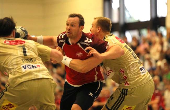 Photo on the ball Sander Sagosen Aalborg against Justus Fischer right , Burgdorf Hannover Handball Men international, pre-season preparation at the Heide Cup in Schneverdingen on Fri 08 08 2025 TSV Hannover Burgdorf Aalborg BK