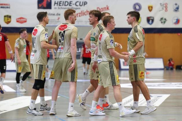 08 08 2025, xgox, Handball Heide Cup, TSV Hannover Burgdorf Aalborg Handbold emspor, v l Hannover disappointed, looks disappointed, disappointed Schneverdingen