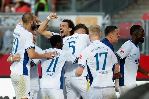 Cheering after the goal to 0 1, cheering, cheering, cheering, emotions, around the goal scorer Killian Corredor SV Darmstadt, 34 , 08 08 2025, Soccer, 2 Bundesliga, 1 FC Nuernberg SV Darmstadt 98, GER, Nuernberg, Max Morlock Stadion, DFL REGULATIONS PROHIBIT ANY USE OF PHOTOGRAPHS AS IMAGE SEQUENCES AND OR QUASI VIDEO Copyright: HMBxMedia xHeikoxBecker