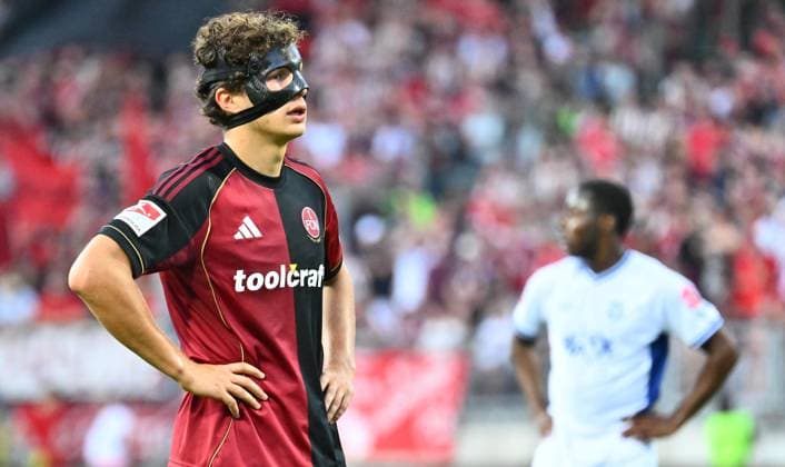 08 08 2025 Soccer Season 2025 2026 2 Soccer Bundesliga 02 Matchday 1 FC Nürnberg FCN Club SV Darmstadt 98 SVD Lilien Sportfoto Zink xwoxzix DFL regulations prohibit any use of photographs as image sequences and or quasi video only for editorial use Fabio Gruber 4, 1 FC Nürnberg FCN disappointed Disappointment