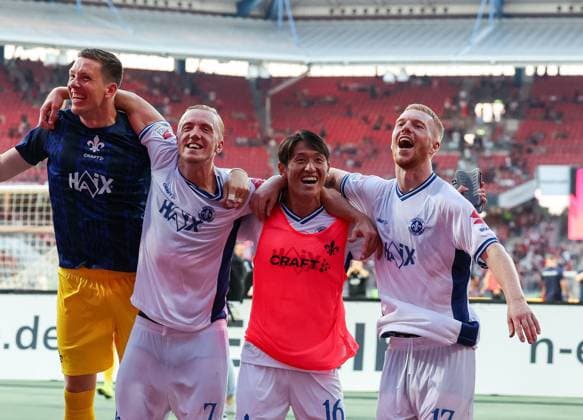 Alexander Brunst Zoellner 30 SV Darmstadt 98 , Isac Lidberg 7 SV Darmstadt 98 , Hiroki Akiyama 16 SV Darmstadt 98 and Kai Klefisch 17 SV Darmstadt 98 celebrate with the fans, 1 FC Nuernberg vs SV Darmstadt 98, DFL, 2 Bundesliga, Saison 2025 2026, 2 Spieltag, Hinrunde, 08 08 2025 DFB regulations prohibit any use of photographs as image sequences and or quasi video Nuernberg Bayern Germany Copyright: xkolbert-press MartinxAgüerax