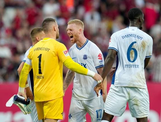 Kai Klefisch SV Darmstadt 98, 17 cheers after the match GER, 1 FC Nuernberg vs SV Darmstadt 98, Football, 2 Bundesliga, Matchday 2, Season 2025 2026, 08 08 2025 DFL REGULATIONS PROHIBIT ANY USE OF PHOTOGRAPHS AS IMAGE SEQUENCES AND OR QUASI VIDEO GER, 1 FC Nuernberg vs SV Darmstadt 98, Football, 2 Bundesliga, Matchday 2, Season 2025 2026, 08 08 2025 Nuernberg Copyright: xEibner-Pressefoto ScottxColemanx EP_SCN