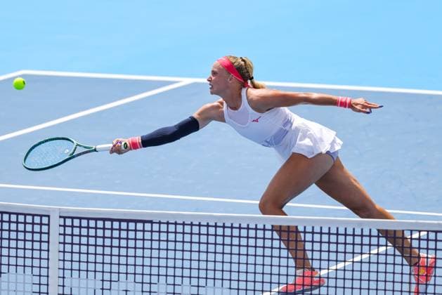 August 8, 2025, Mason, Ohio, U.S: Rebecca Sramkova (SVK) reaches for a shot at the net during FridayÃ¢â‚¬â ¢s first round of the Cincinnati Open at the Lindner Family Tennis Center , Mason, Oh. Mason U.S - ZUMAs304 20250808_zaf_s304_093 Copyright: xScottxStuartx