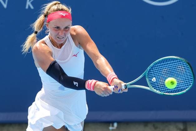 August 8, 2025, Mason, Ohio, U.S: Rebecca Sramkova (SVK) hits a two-handed backhand during FridayÃ¢â‚¬â ¢s first round of the Cincinnati Open at the Lindner Family Tennis Center , Mason, Oh. Mason U.S - ZUMAs304 20250808_zaf_s304_095 Copyright: xScottxStuartx