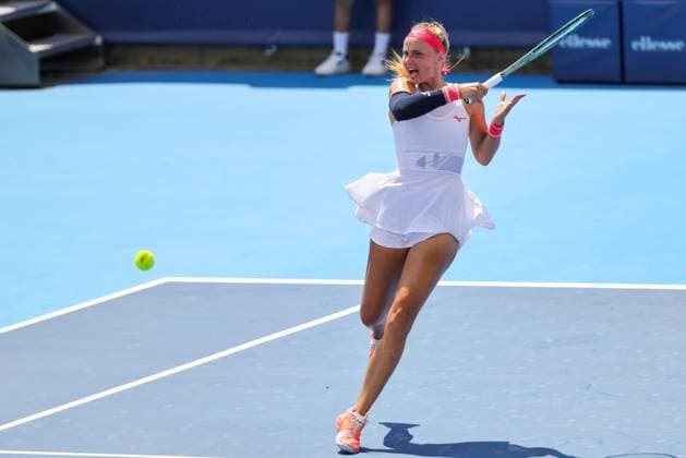 August 8, 2025, Mason, Ohio, U.S: Rebecca Sramkova (SVK) hits a forehand shot during FridayÃ¢â‚¬â ¢s first round of the Cincinnati Open at the Lindner Family Tennis Center , Mason, Oh. Mason U.S - ZUMAs304 20250808_zaf_s304_101 Copyright: xScottxStuartx