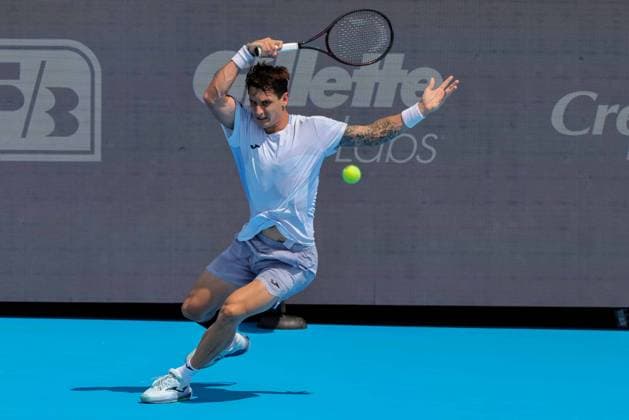 August 8, 2025, Mason, Ohio, U.S: Ugo Carabelli (ARG) hits a forehand shot during FridayÃ¢â‚¬â ¢s first round of the Cincinnati Open at the Lindner Family Tennis Center , Mason, Oh. Mason U.S - ZUMAs304 20250808_zaf_s304_135 Copyright: xScottxStuartx