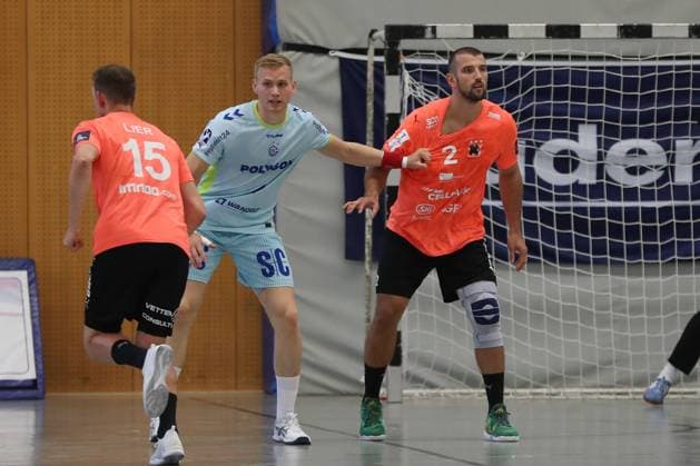 08 08 2025, xgox, Handball Heide Cup, VfL Gummersbach Kadetten Schaffhausen emspor v l Ellidi Snaer Vidarsson Gummersbach, 4 , Lucas Meister Schaffhausen, 2 Schneverdingen