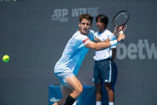 Cincinnati Open: Round 1 Match Camilo Uno Carabelli And Kei Nishikori Camilo Ugo Carabelli is seen during the Round 1 match between Camilo Ugo Carabelli and Kei Nishikori at the Cincinnati Open in Mason, Ohio, on August 8, 2025. Mason Ohio United States  Copyright: xJasonxWhitmanx originalFilename:whitman-cincinna250808_npcpr.jpg