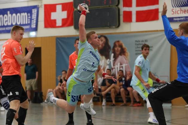 08 08 2025, xgox, Handball Heide Cup, VfL Gummersbach Kadetten Schaffhausen emspor v l Ellidi Snaer Vidarsson Gummersbach, 4 throws goal, Torschuetze, erzielt Tor, Treffer, scores the goal Schneverdingen