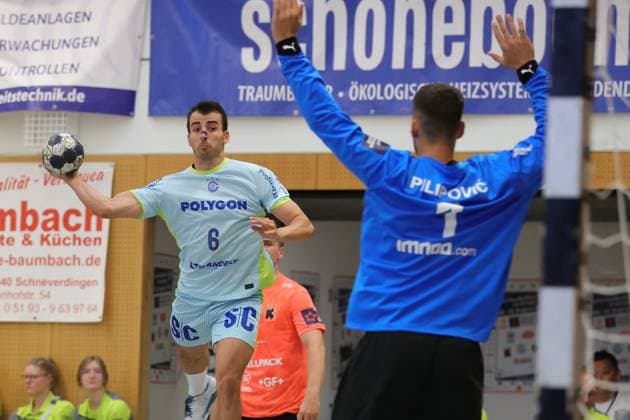 IHC 2025: VfL Gummersbach vs. Kadetten Schaffhausen; 08.08.25 Milos Vujovic (Nr.06, VfL Gummersbach), Kristian Pilipovic (Nr.01, Kadetten Schaffhausen) IHC 2025: VfL Gummersbach vs. Kadetten Schaffhausen, KGS-Sporthalle am 08.08.25 Copyright: xBEAUTIFULxSPORTS MarioxM.xKobergx